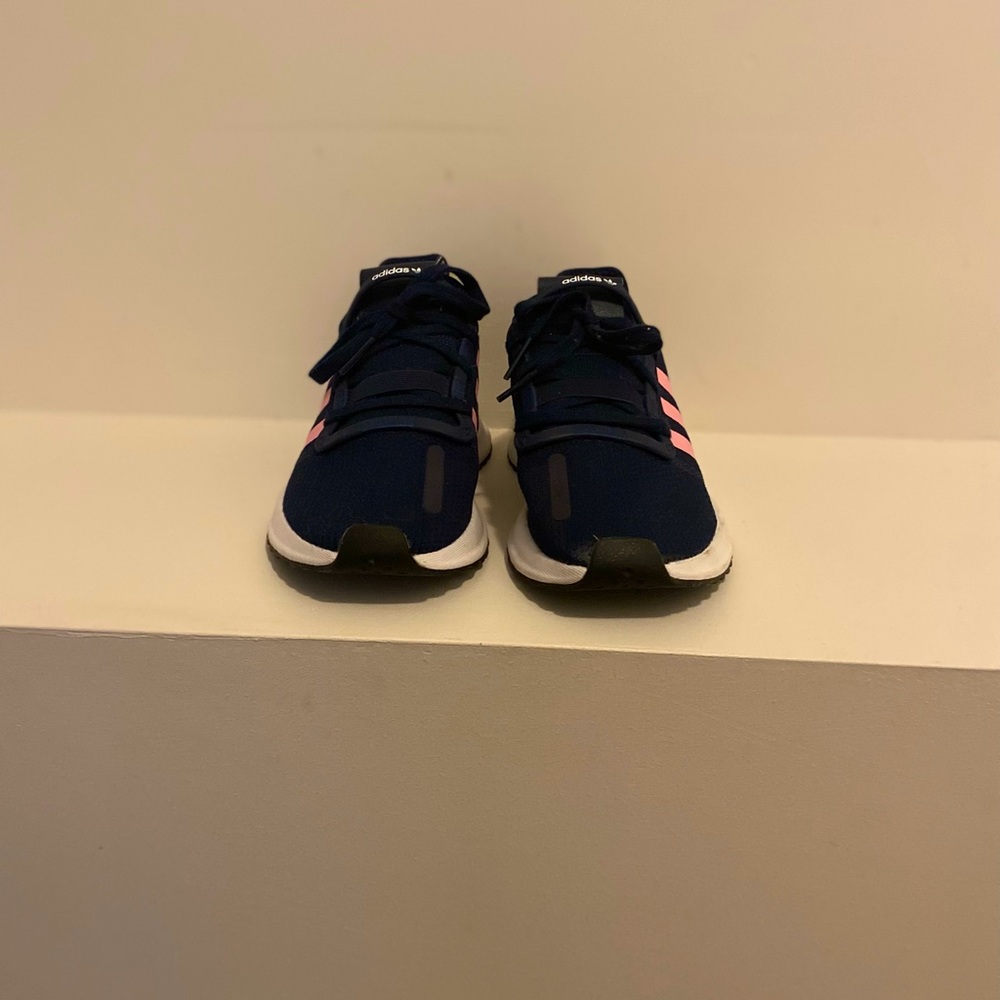 Big kids sneakers navy with pink stripes